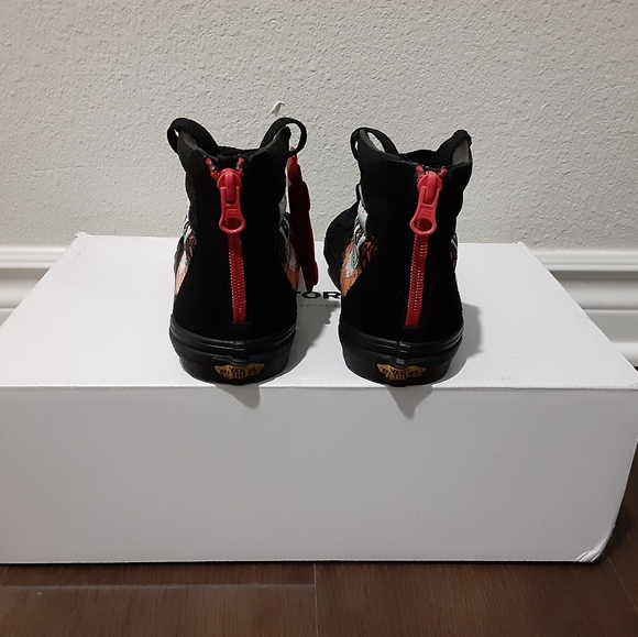 Vans - Picture 2 of 4